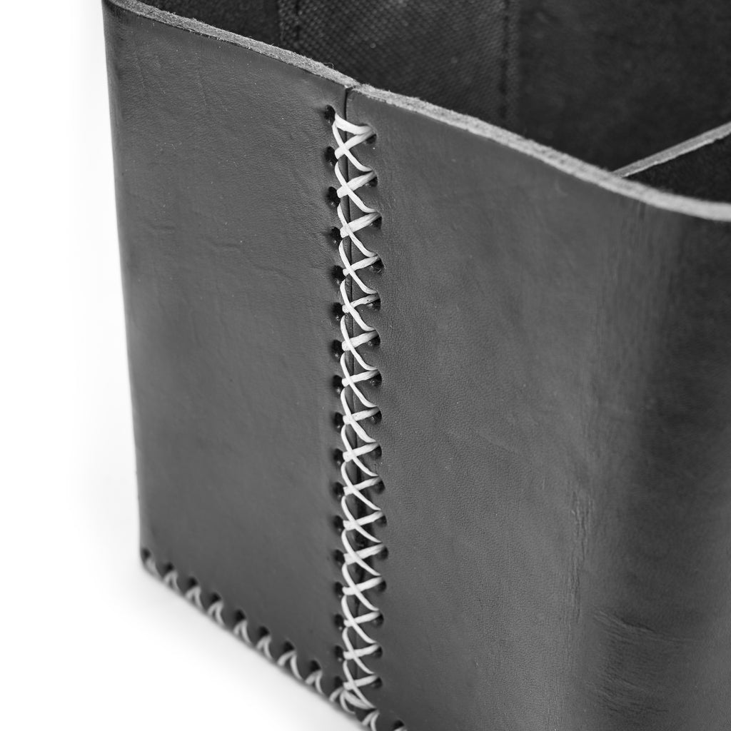 Die offene Matera-Tasche - handgefertigt aus echtem geschnitztem Leder (schwarz)