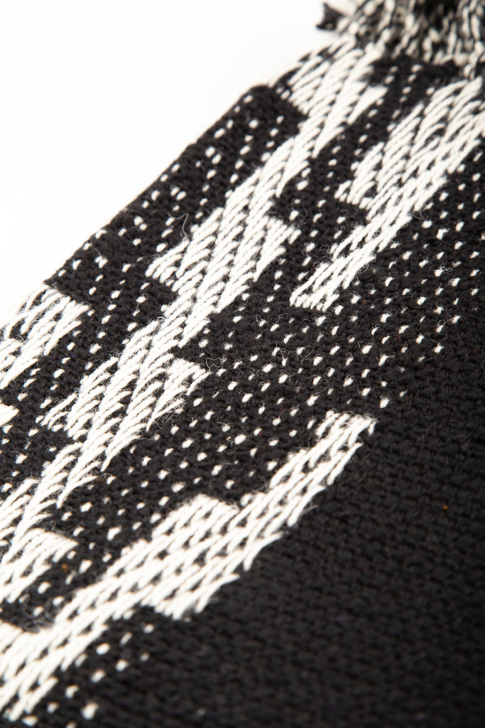 Traditioneller handgefertigter Poncho für Männer und Frauen (Schwarz & Weiß)